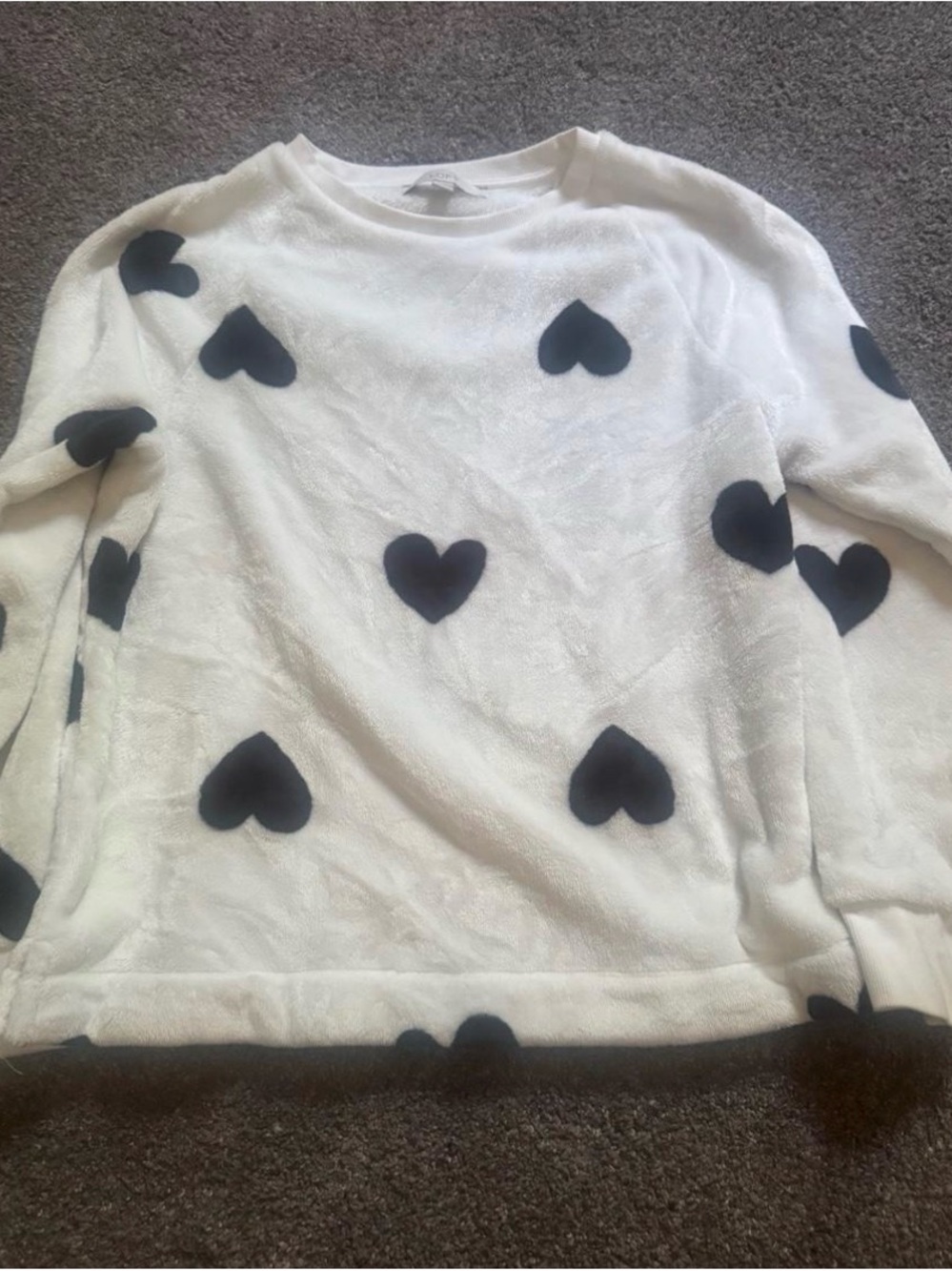 Cozy White Heart Pattern Women’s Sweater
